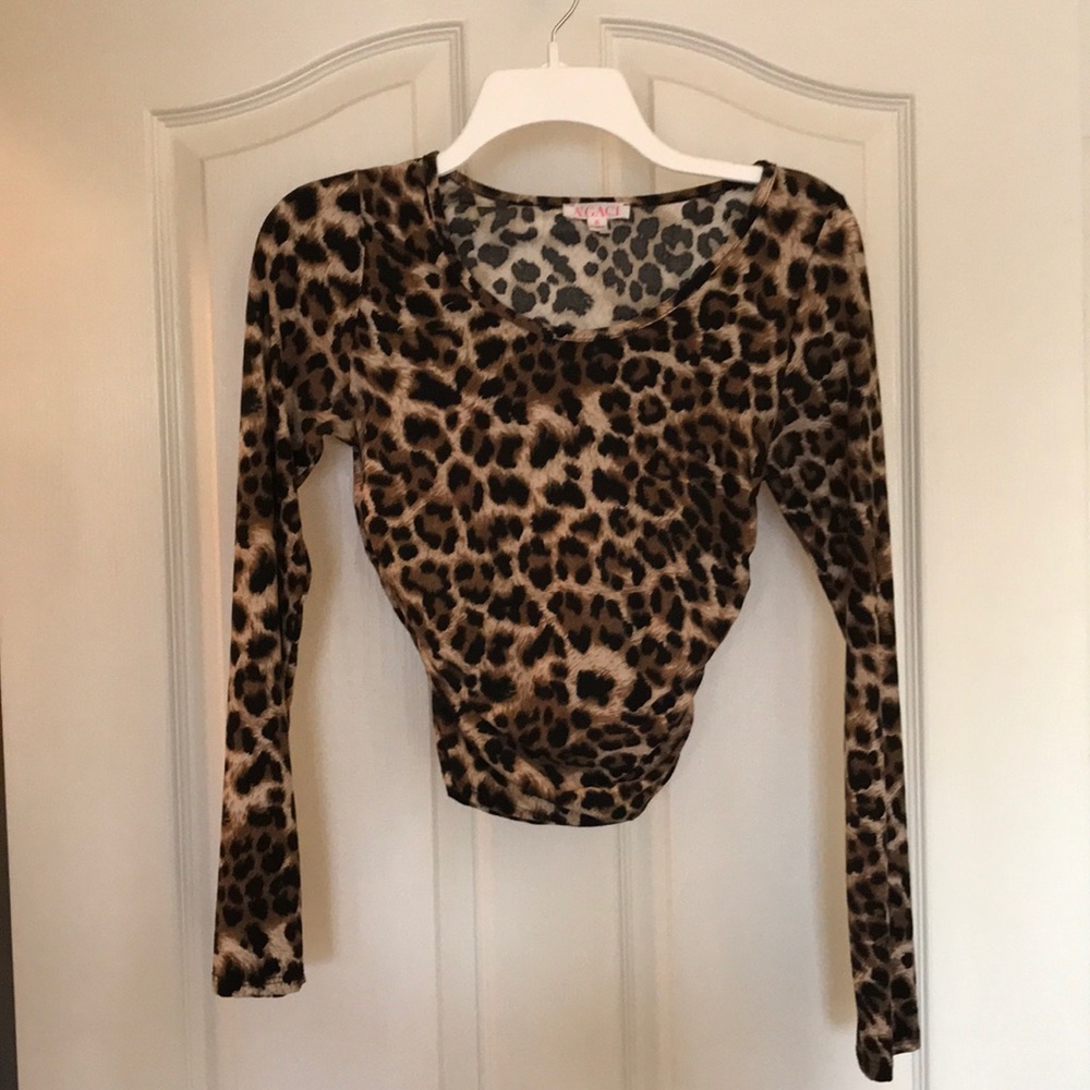 Long sleeve leopard crop top